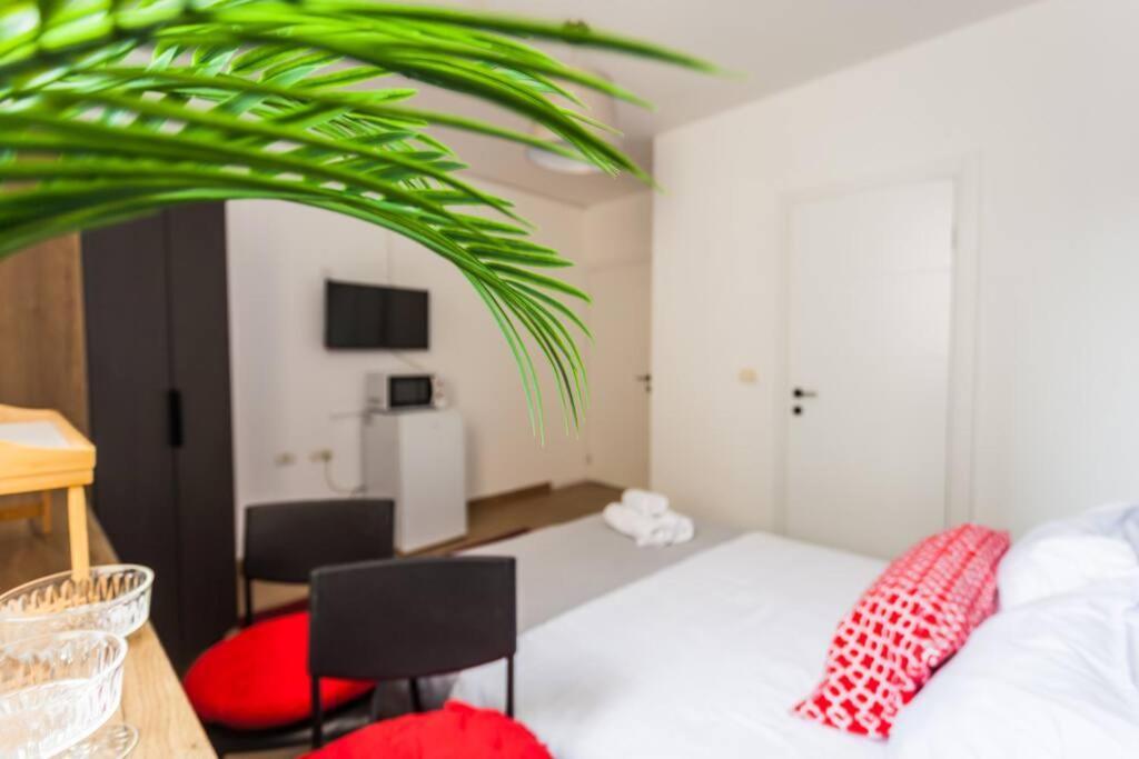 Perfectly Located Studio, Seaview, 2 Min To Sea! #6 Apartamento Tel Aviv Exterior foto