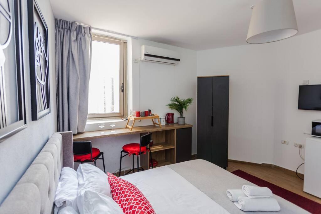 Perfectly Located Studio, Seaview, 2 Min To Sea! #6 Apartamento Tel Aviv Exterior foto